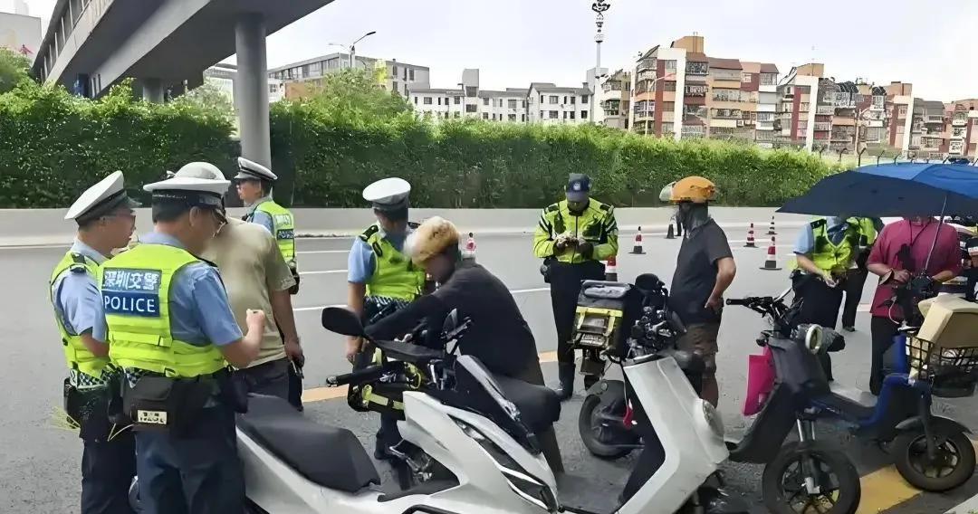8月1日起，电动车、摩托车、三轮车上路“3禁2必须”，处罚明确