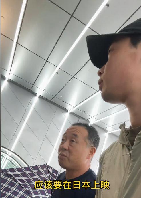 日本小伙带父亲游上海，看完《南京照相馆》气炸，公开跟日媒叫板