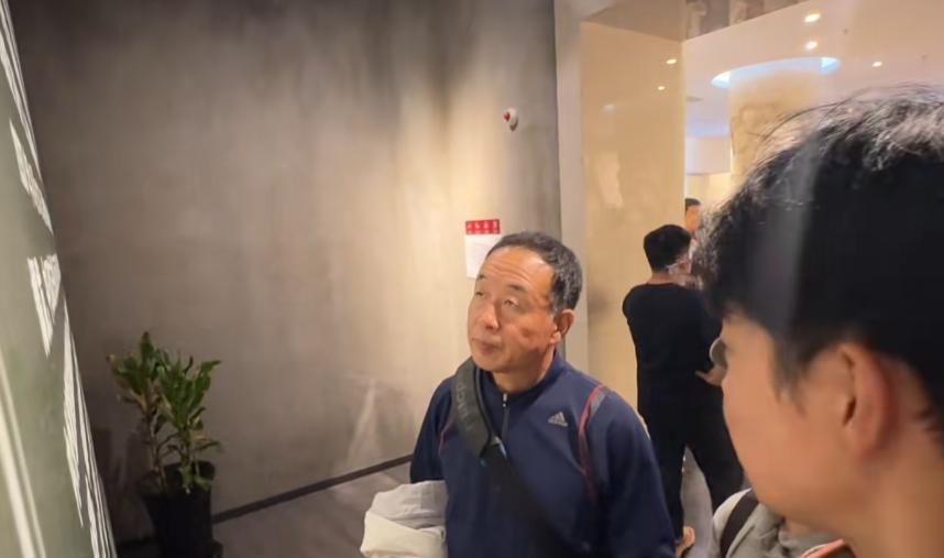 日本小伙带父亲游上海，看完《南京照相馆》气炸，公开跟日媒叫板