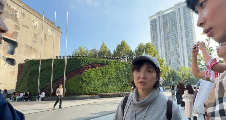 日本小伙带父亲游上海，看完《南京照相馆》气炸，公开跟日媒叫板