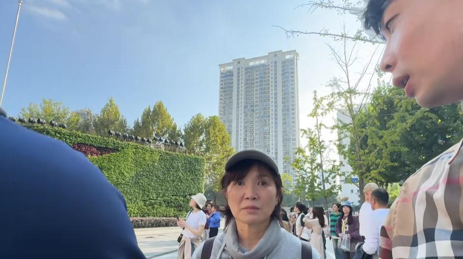 日本小伙带父亲游上海，看完《南京照相馆》气炸，公开跟日媒叫板