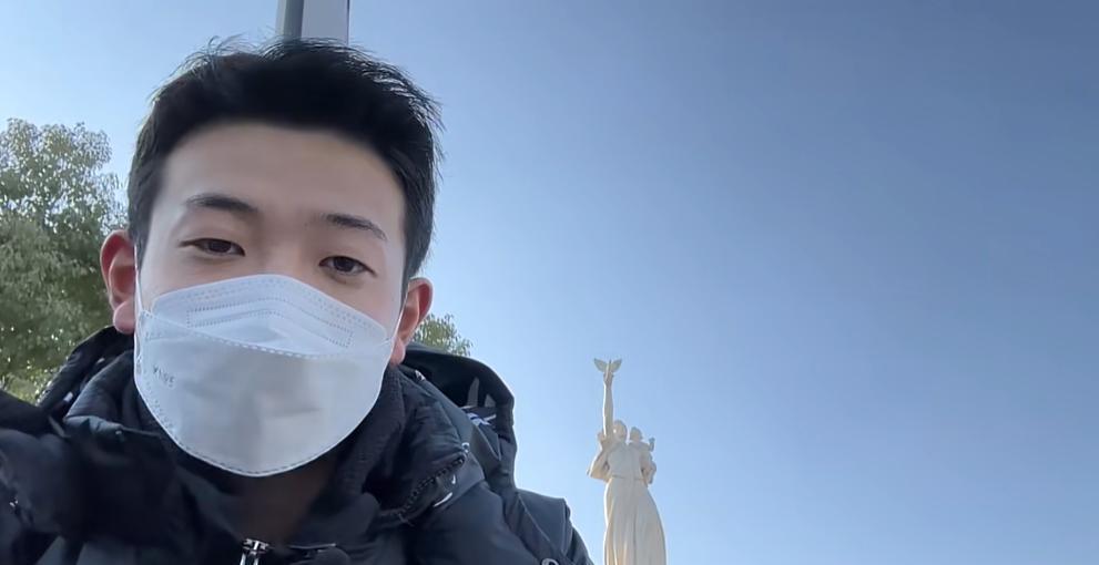 日本小伙带父亲游上海，看完《南京照相馆》气炸，公开跟日媒叫板
