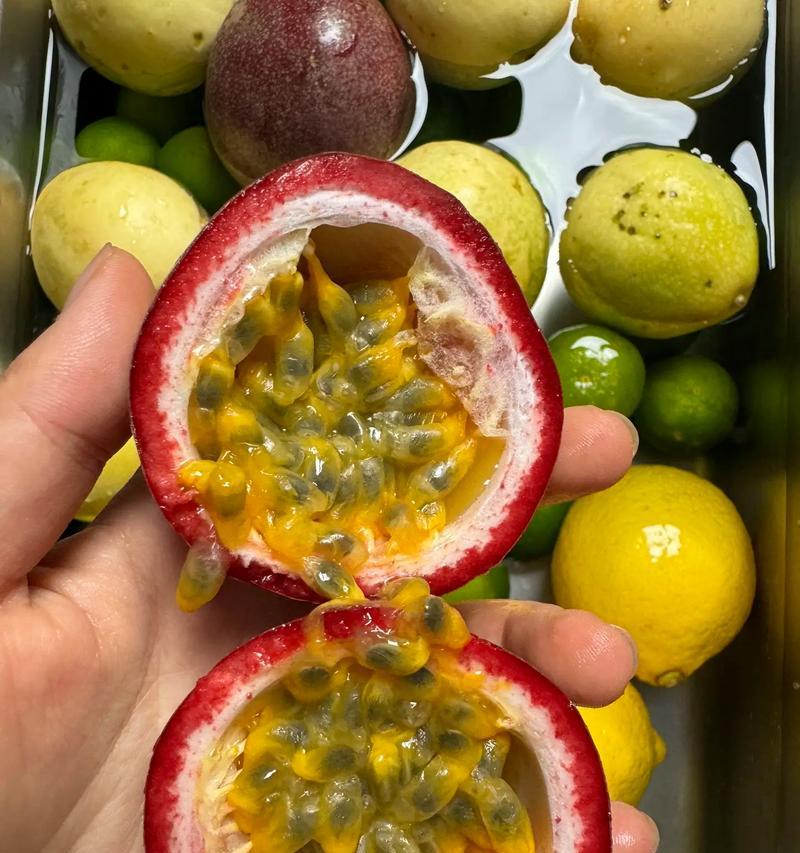柠檬可以生吃吗？（解析柠檬生食的利与弊）