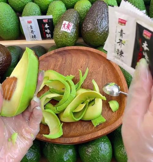探秘牛油果的味道（味蕾的盛宴，美食的享受）