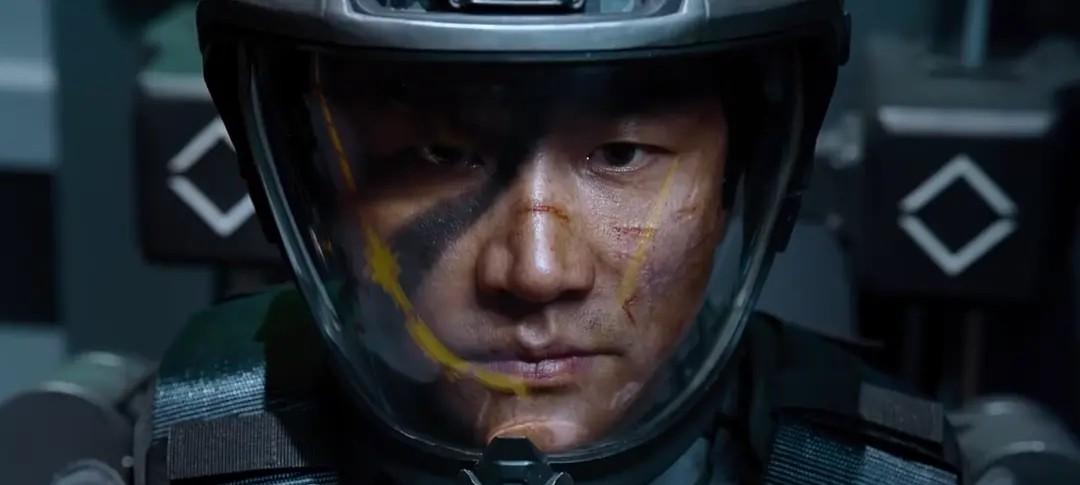 成本10亿亏9亿，《蛟龙行动》回炉重造又上映，电影也玩回锅肉？