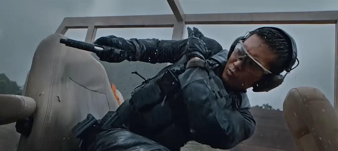 成本10亿亏9亿，《蛟龙行动》回炉重造又上映，电影也玩回锅肉？