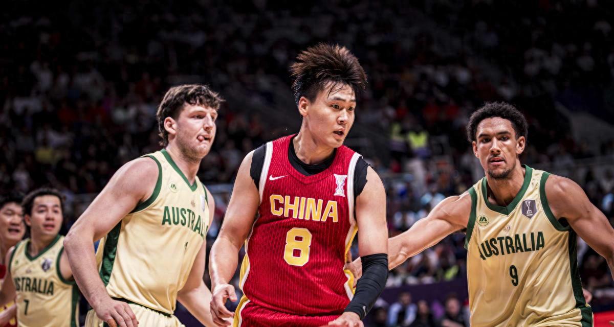 中国男篮1分憾负澳大利亚！胡明轩绝杀不中，全员造就3个不可思议