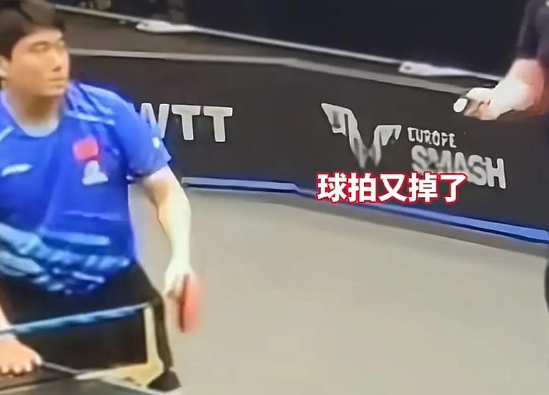 瑞典大满贯，梁靖崑球拍掉地上，淡定的压一压后继续用，网友笑麻