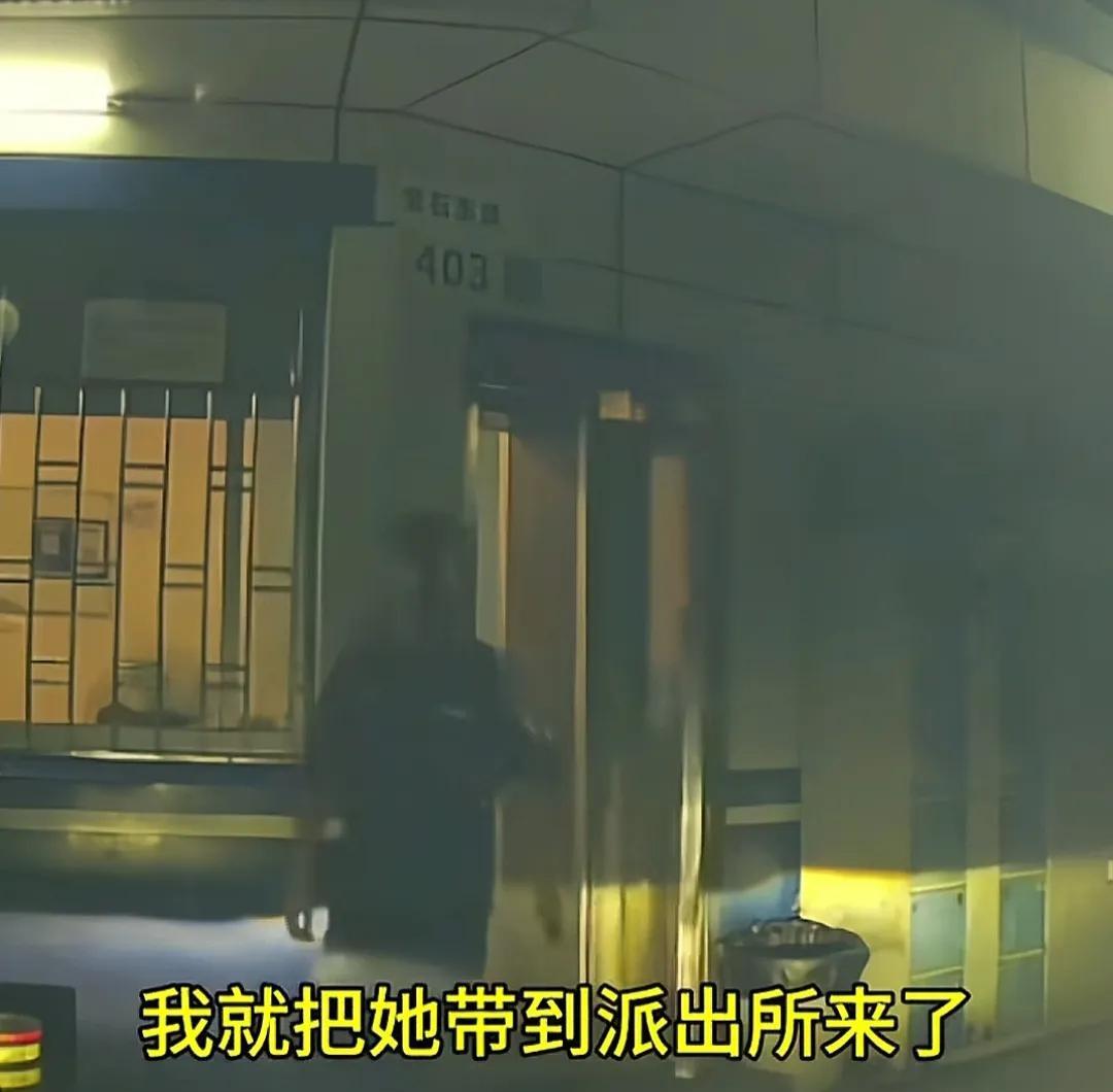 醉酒女险遭三人捡尸，视频曝光，无力抵抗被粗鲁抬走，差点成悲剧