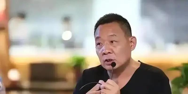 闹大了！胖东来全员工资上涨，最低工资9886元，网友却不淡定了
