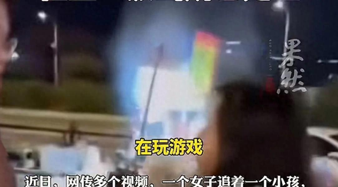 广州女子持刀追赶孩子被路人制服！女子:我们在玩游戏！警方通报