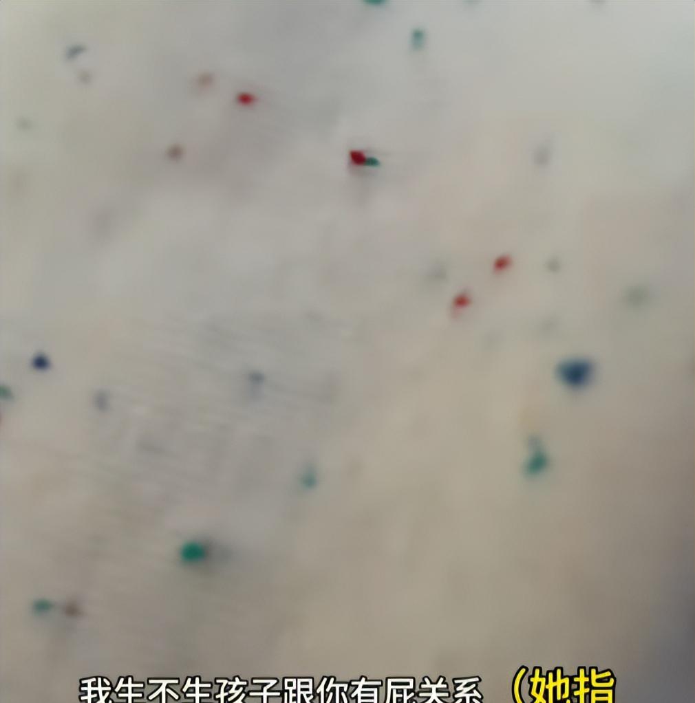 熊孩子飞机踢座椅1个多小时，竖中指挑衅，家长嚣张骂乘客没素质