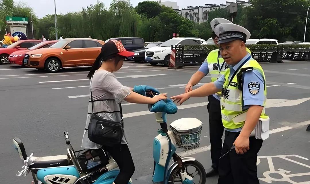 10月1日起，电动车、摩托车、三轮车上路“3罚2禁”，车主注意