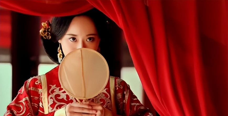 明明同一人，演完《生万物》再演《归队》，她演技太好差点没认出
