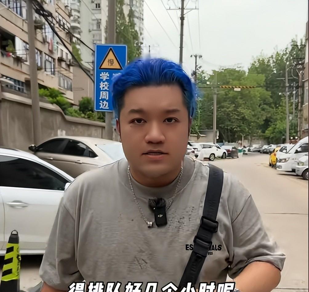 杨紫“弟弟”打卡武汉苍蝇馆，全程黑脸差评连连，网友：故意报复