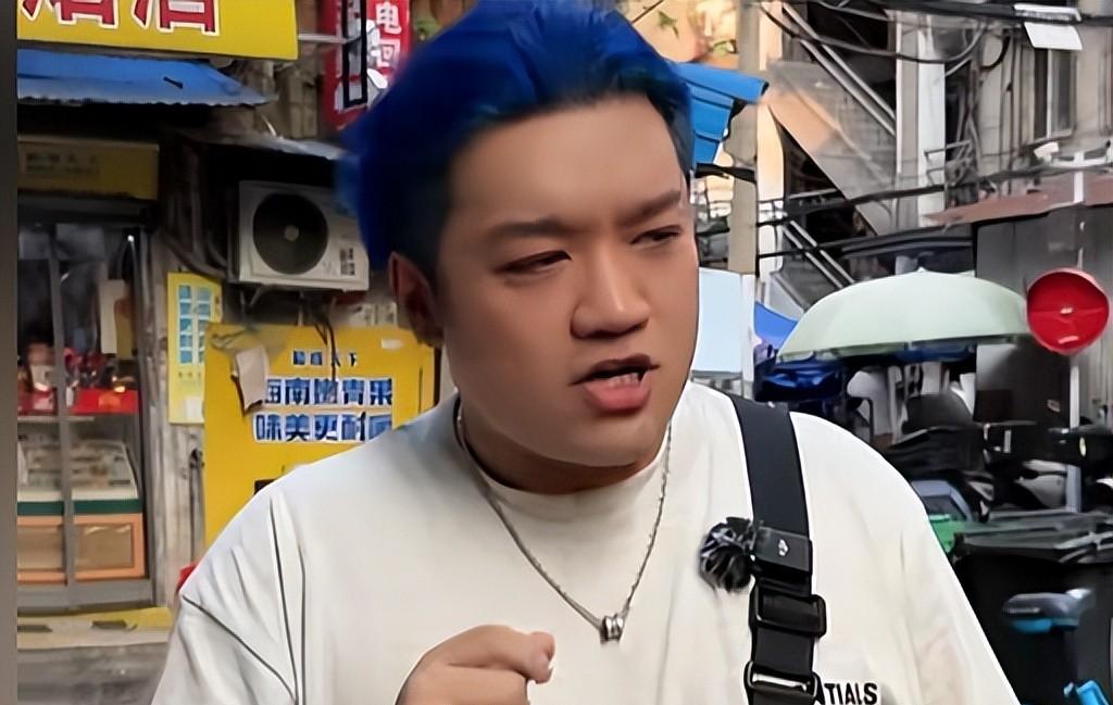 杨紫“弟弟”打卡武汉苍蝇馆，全程黑脸差评连连，网友：故意报复