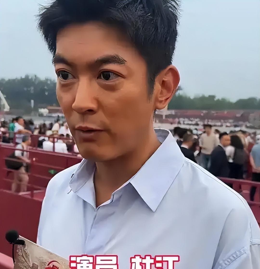 九三阅兵现场观礼，4位明星太抢镜，个个身份不简单，被国家认可