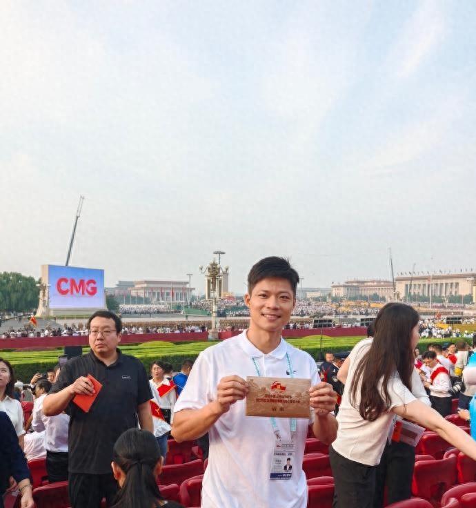 九三阅兵现场观礼，4位明星太抢镜，个个身份不简单，被国家认可
