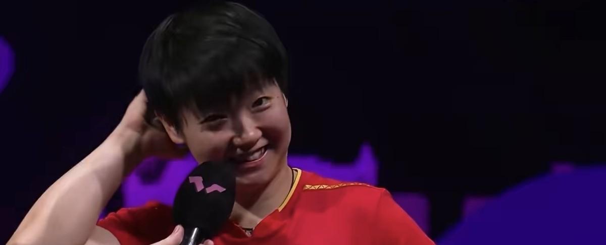 4:3！孙颖莎逆转夺冠，谁注意她和王曼昱赛后同一举动，拒绝庆祝