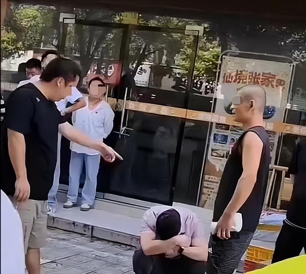 男子公厕偷拍后续，领导身份曝光，还是惯犯，知情人透露更多黑料