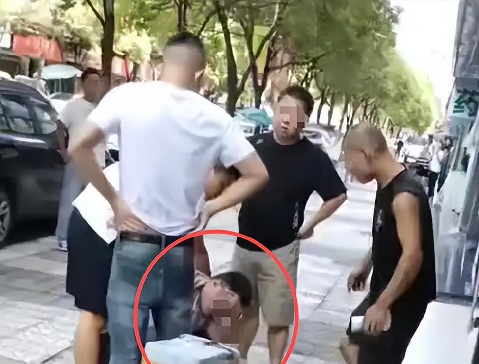 男子公厕偷拍后续，领导身份曝光，还是惯犯，知情人透露更多黑料