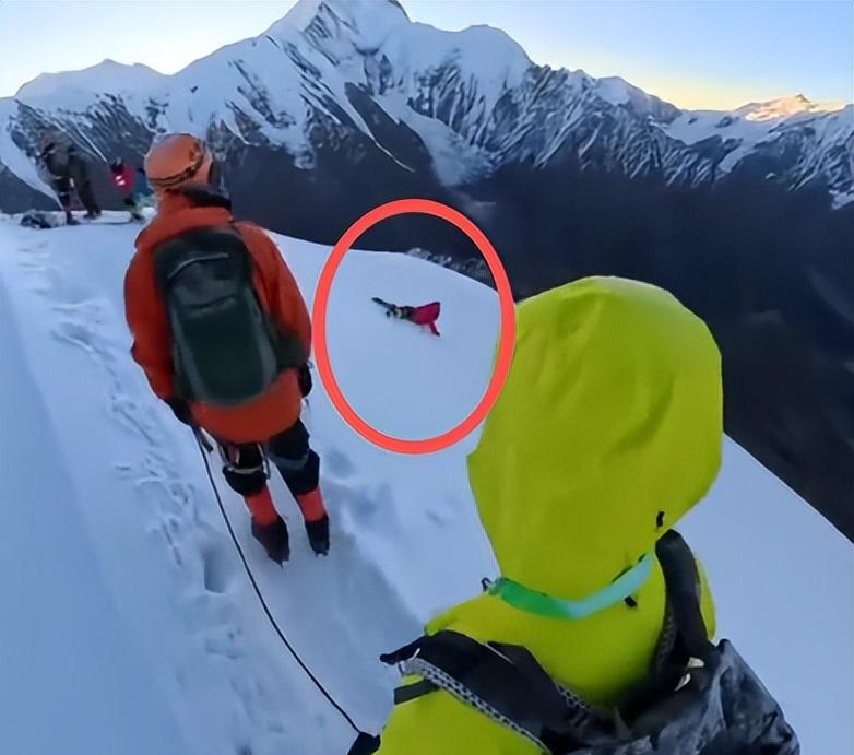 驴友雪山坠崖身亡，遇难画面曝光，身份被扒太可惜，网友却不同情
