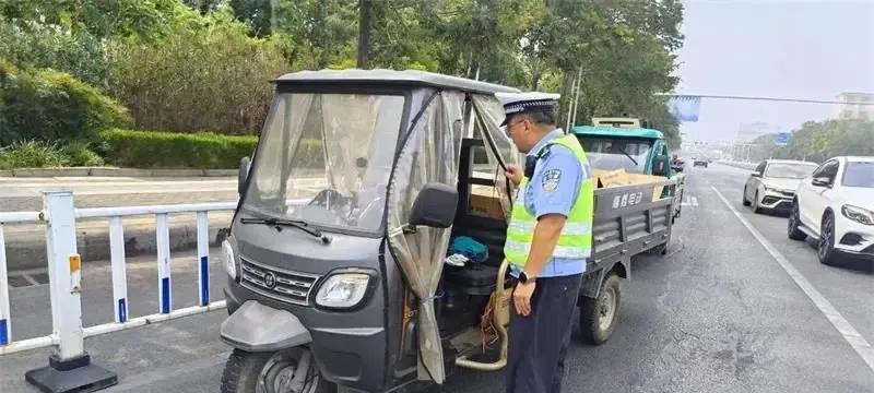 10月起，三、四轮车“五大严查”，违者罚款扣车，网友：早该管管