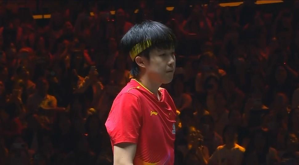 首秀3:0横扫！谁注意王楚钦比赛中两次被打断，赛后却连道感谢