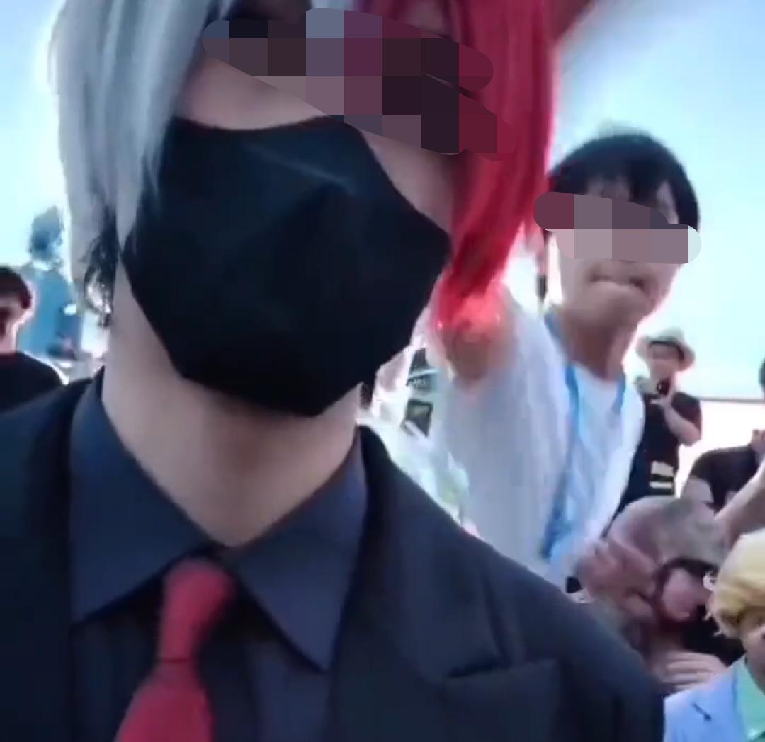 男子扮辱华角色后续，不认错还嘲讽，被扒惯犯，女友装日本人狡辩