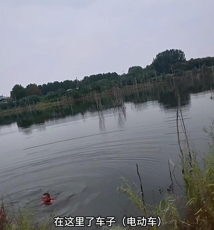 20岁小伙醉后失联3天，水库捞出遗体，继父崩溃痛哭：这孩子命苦