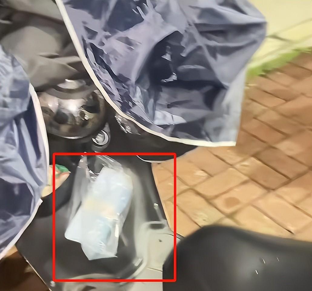 广西小伙曝光电动车骗子，专写小纸条骗感谢费，拾荒老人无辜躺枪