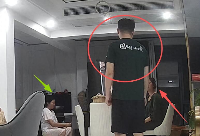 男子骂哭刚引产的老婆，拍桌怒吼摔碗，原因曝光，难怪留不住孩子
