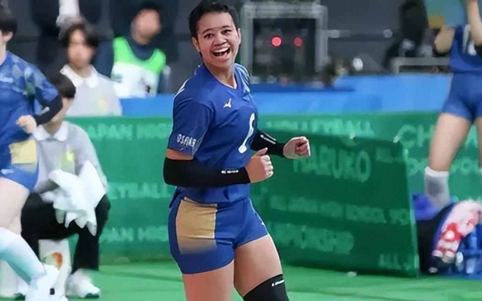 中国女排惊现黑人少女，16岁1米88身体天赋出众，或成未来门面？