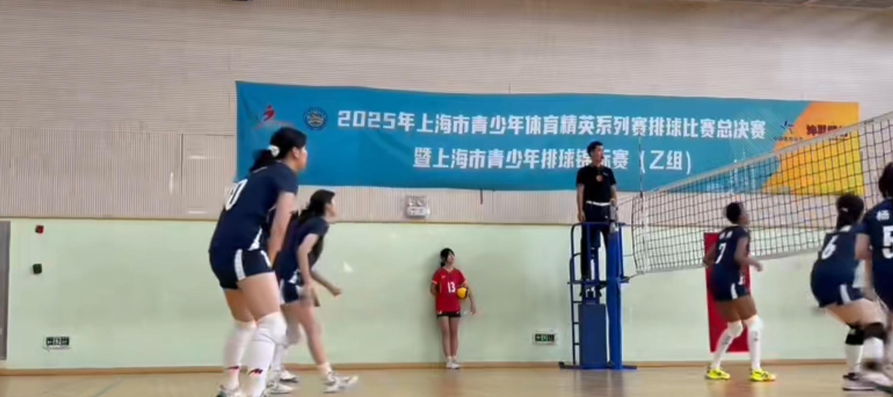 中国女排惊现黑人少女，16岁1米88身体天赋出众，或成未来门面？