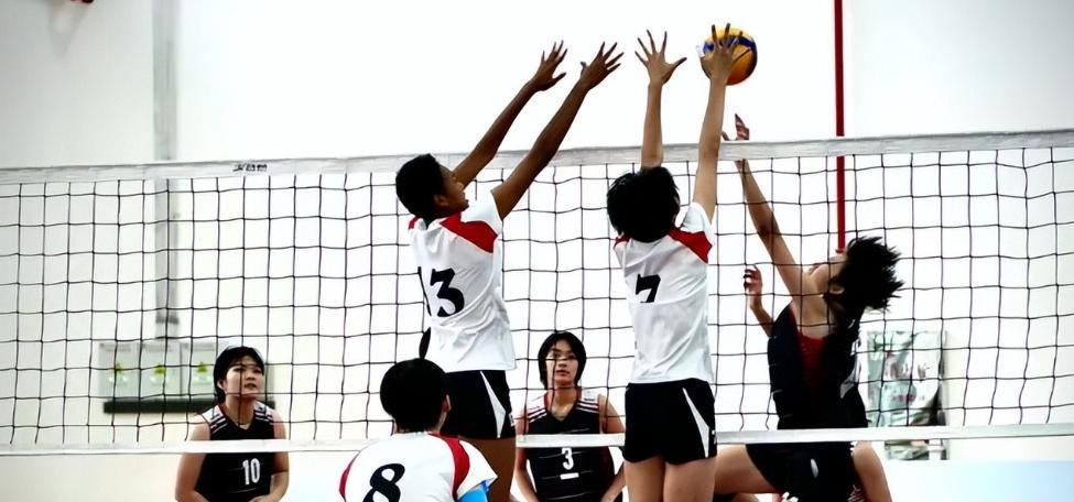 中国女排惊现黑人少女，16岁1米88身体天赋出众，或成未来门面？