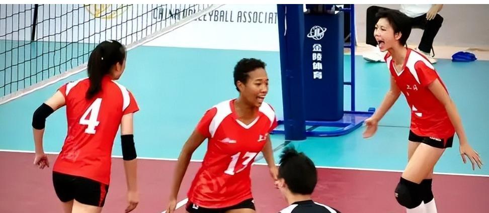 中国女排惊现黑人少女，16岁1米88身体天赋出众，或成未来门面？