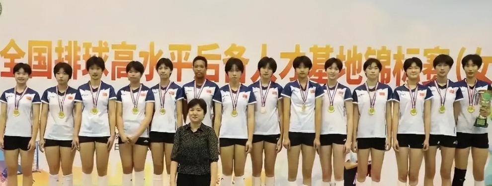 中国女排惊现黑人少女，16岁1米88身体天赋出众，或成未来门面？