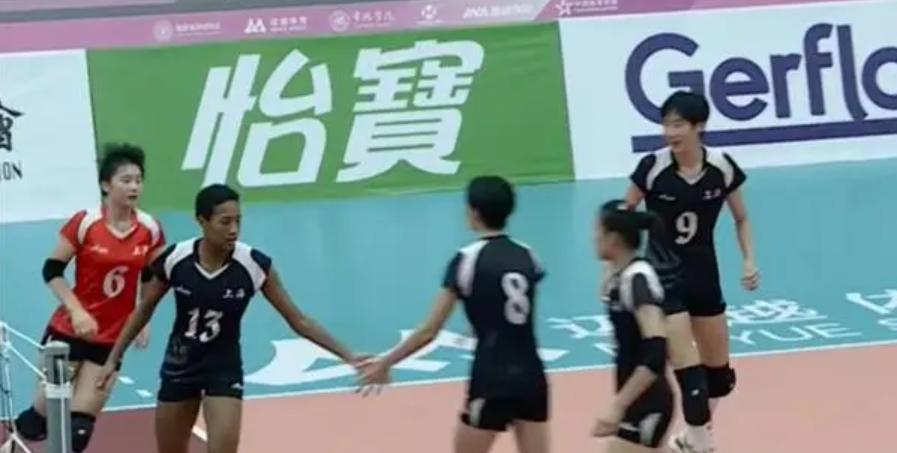 中国女排惊现黑人少女，16岁1米88身体天赋出众，或成未来门面？