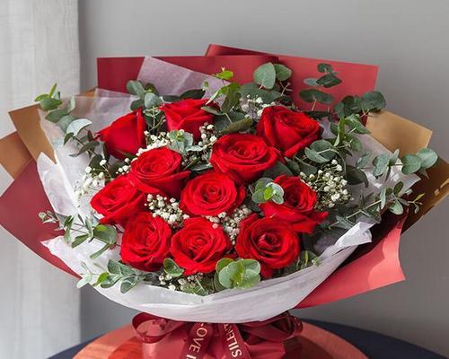 “11朵玫瑰的花语与象征意义”（探寻每朵玫瑰代表的情感与寓意）