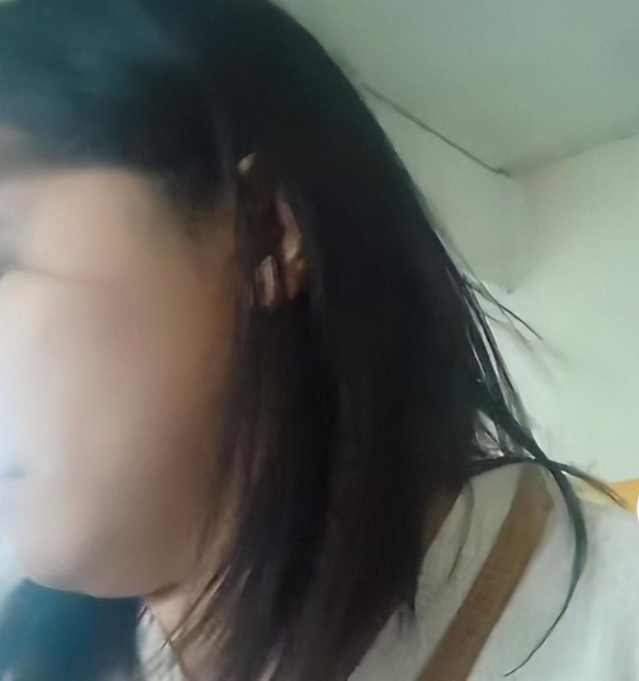 18岁残疾女孩被亲妈逼婚!刚跟相亲男说“没可能”,转头就遭背刺 18岁残疾女孩被亲妈逼婚!刚跟相亲男说“没可能”,转头就遭背刺