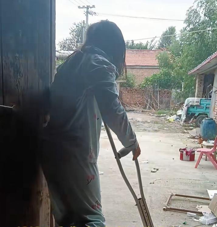 18岁残疾女孩被亲妈逼婚!刚跟相亲男说“没可能”,转头就遭背刺 18岁残疾女孩被亲妈逼婚!刚跟相亲男说“没可能”,转头就遭背刺