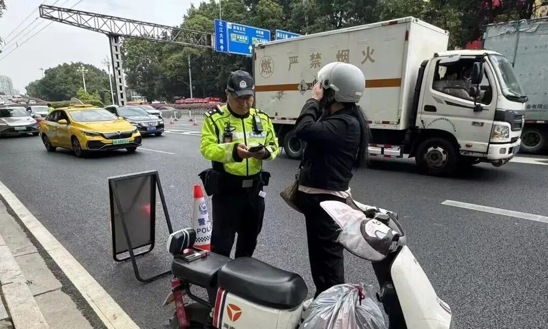 11月1日起,电动车、三轮车上路“2禁4放行”!违者处罚明确 11月1日起,电动车、三轮车上路“2禁4放行”!违者处罚明确