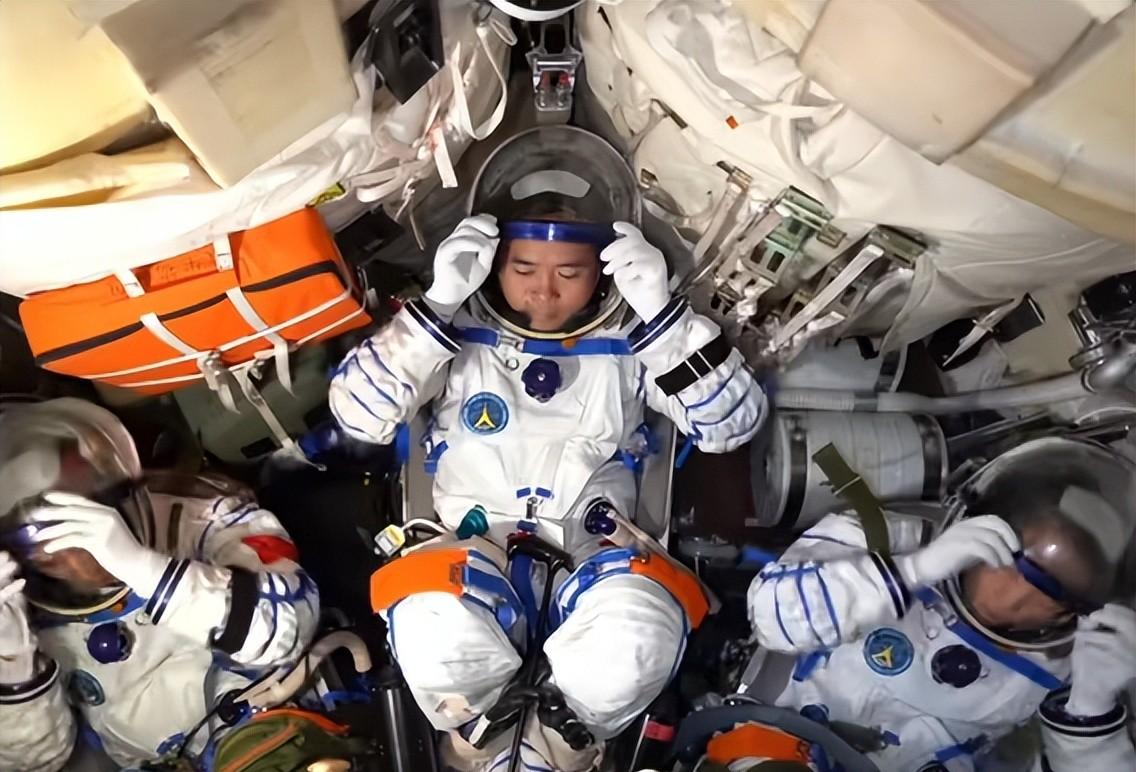 神舟二十一号即将发射!宇航员身份曝光,其中一位是我们熟悉的他 神舟二十一号即将发射!宇航员身份曝光,其中一位是我们熟悉的他
