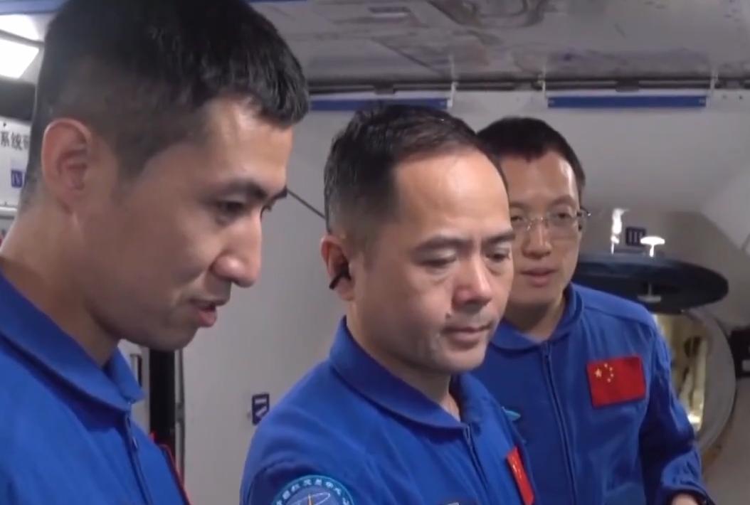 神舟二十一号即将发射!宇航员身份曝光,其中一位是我们熟悉的他 神舟二十一号即将发射!宇航员身份曝光,其中一位是我们熟悉的他