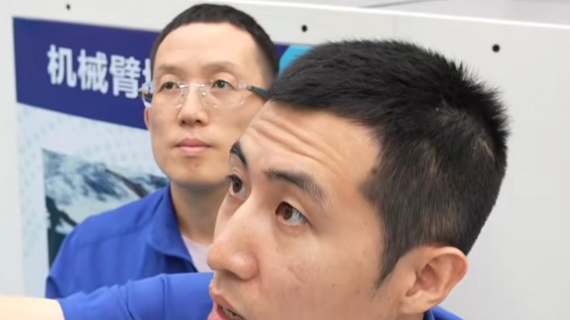 神舟二十一号即将发射!宇航员身份曝光,其中一位是我们熟悉的他 神舟二十一号即将发射!宇航员身份曝光,其中一位是我们熟悉的他