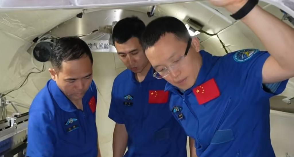 神舟二十一号即将发射!宇航员身份曝光,其中一位是我们熟悉的他 神舟二十一号即将发射!宇航员身份曝光,其中一位是我们熟悉的他