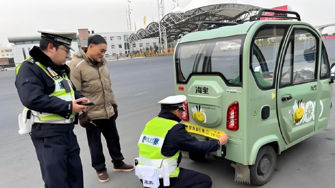 12月起,电动车有新政策,两轮、三轮、四轮都在内,最高罚5000元 12月起,电动车有新政策,两轮、三轮、四轮都在内,最高罚5000元