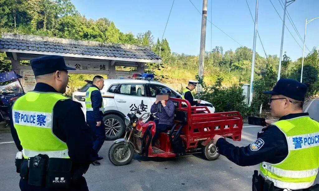 12月起,电动车有新政策,两轮、三轮、四轮都在内,最高罚5000元 12月起,电动车有新政策,两轮、三轮、四轮都在内,最高罚5000元