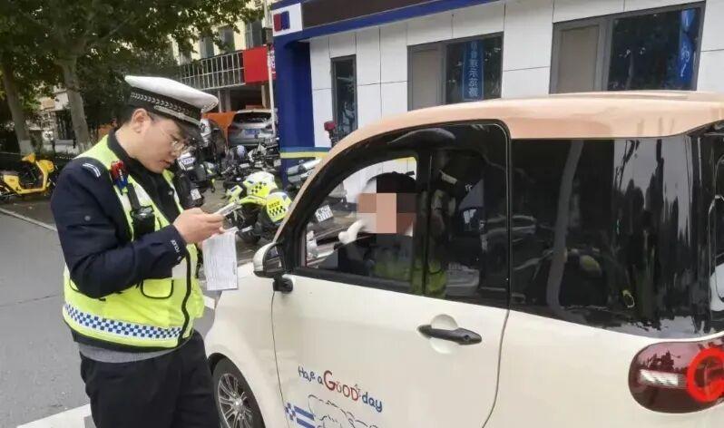 12月起,电动车有新政策,两轮、三轮、四轮都在内,最高罚5000元 12月起,电动车有新政策,两轮、三轮、四轮都在内,最高罚5000元