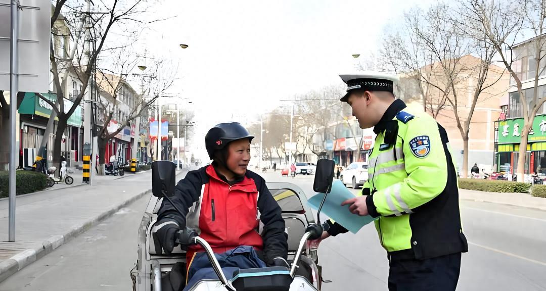 12月1日起，电动车、三轮车上路“3罚2禁”，违者罚款扣车